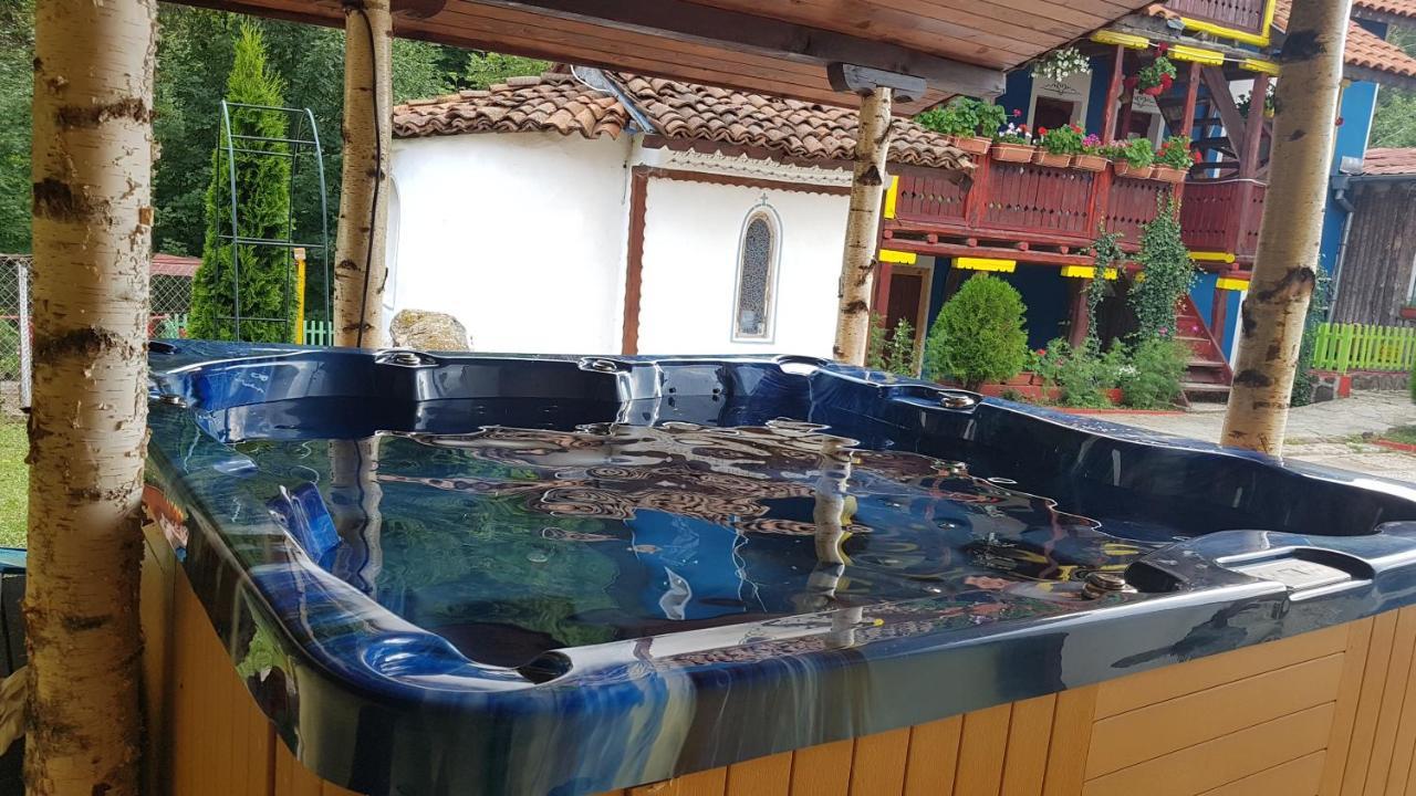 Osenovlag Chiflik Nenkovi Family Hotel מראה חיצוני תמונה