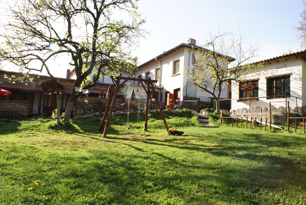 Osenovlag Chiflik Nenkovi Family Hotel מראה חיצוני תמונה
