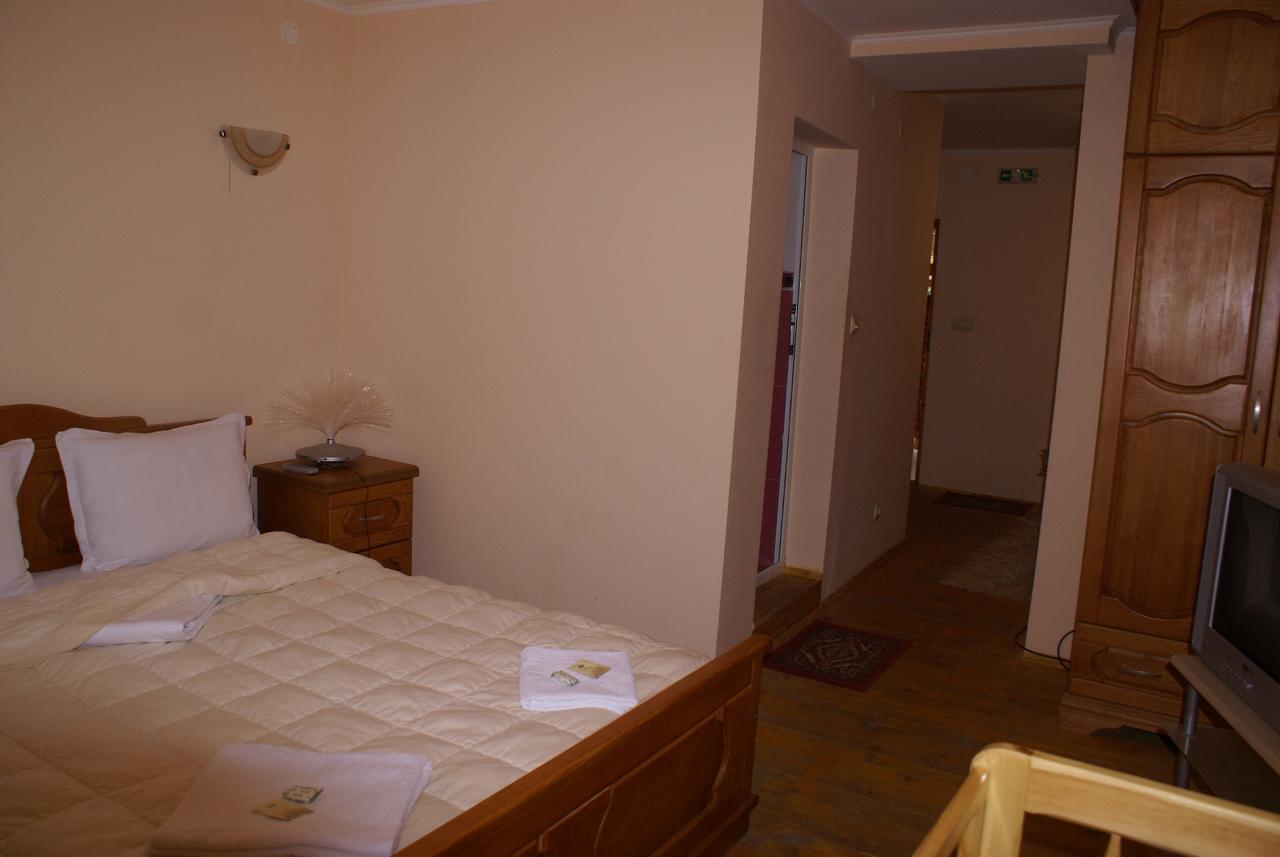 Osenovlag Chiflik Nenkovi Family Hotel חדר תמונה
