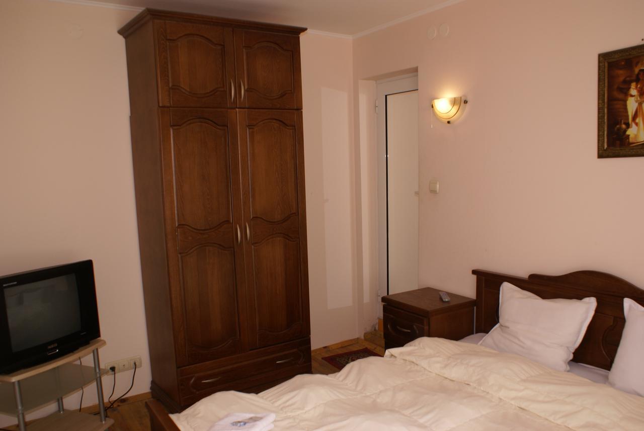 Osenovlag Chiflik Nenkovi Family Hotel חדר תמונה