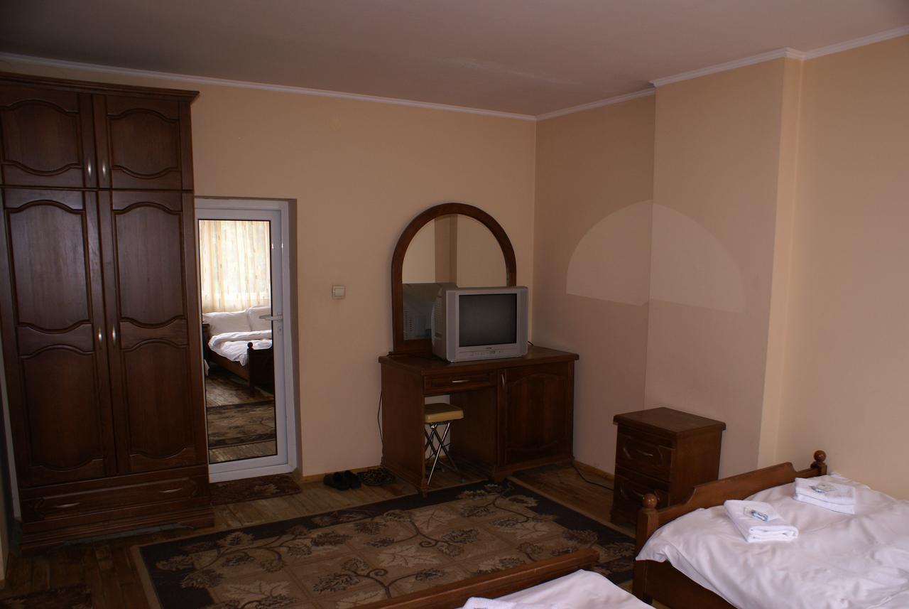 Osenovlag Chiflik Nenkovi Family Hotel חדר תמונה