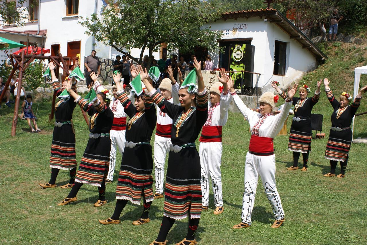 Osenovlag Chiflik Nenkovi Family Hotel מראה חיצוני תמונה